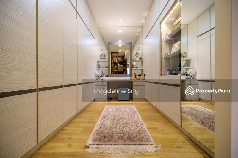 Walk-in Wardrobe