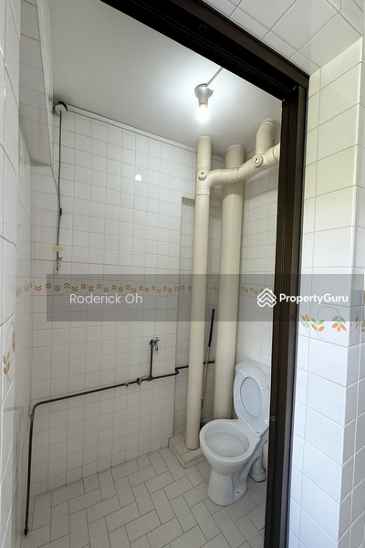 Common Bathroom 2