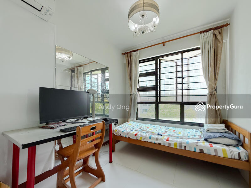 Study Room (Can fit bed)