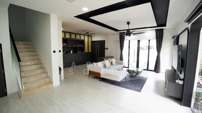 For Sale - 1KM to Ai Tong | Upper Thomson Newly Renovated Freehold Semi-Detached