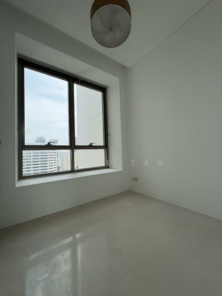 Common Room w/Bay Window