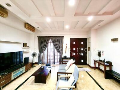 For Sale - Spacious Freehold landed terrace at Stratton