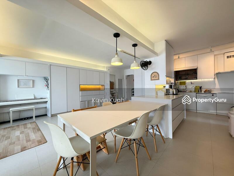 For Sale - 3 Holland Close
