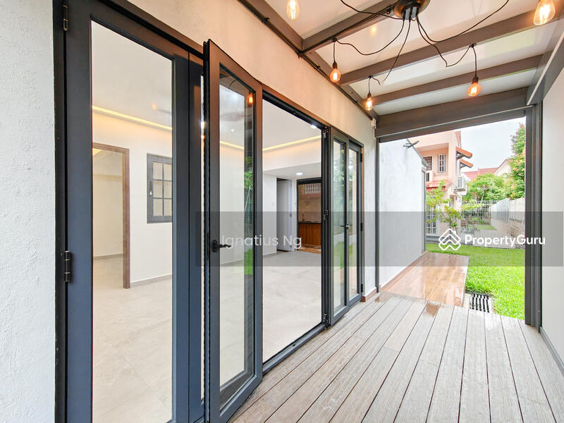 Outdoor patio for alfresco dining. 
