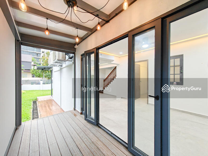 Outdoor patio for alfresco dining. 