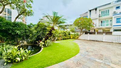 For Rent - Landed for rent spacious garden ensuites granny