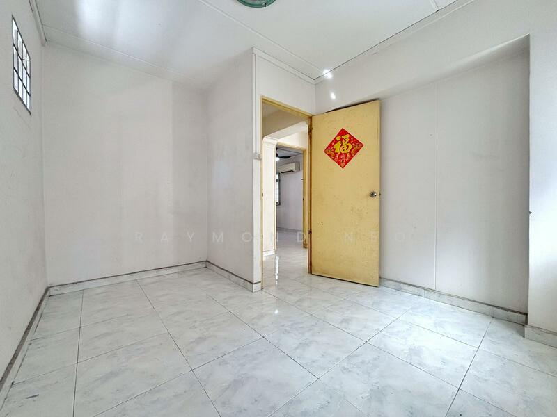 Common bedroom 1 (hackable wall)