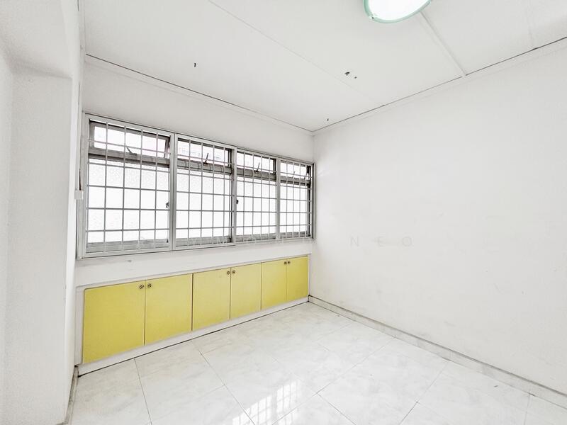 Common room 1 w hackable wall