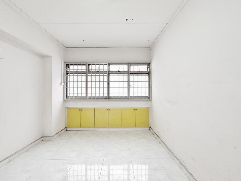 Common room 1 w hackable wall