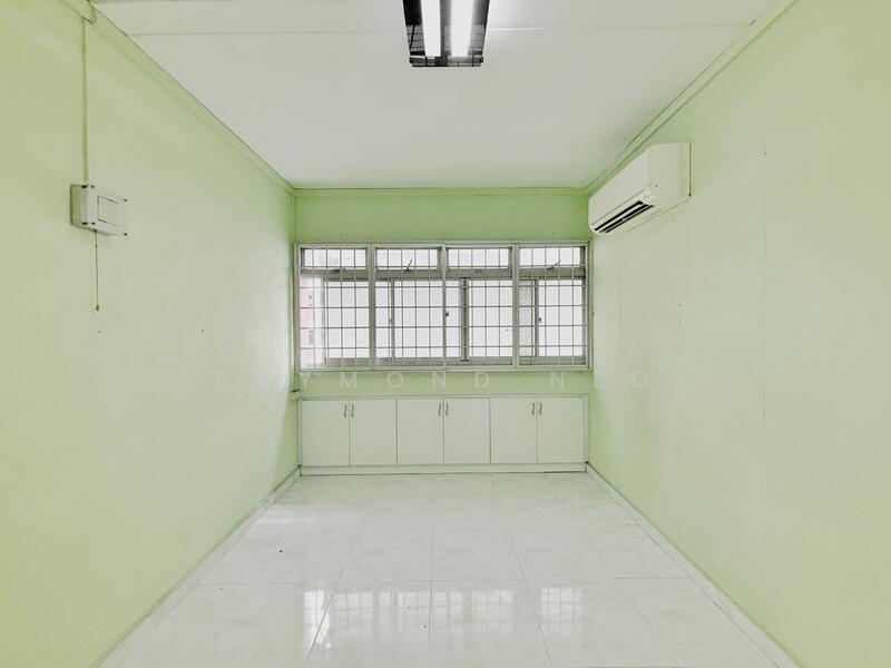 Common bedroom 2 with hackable wall