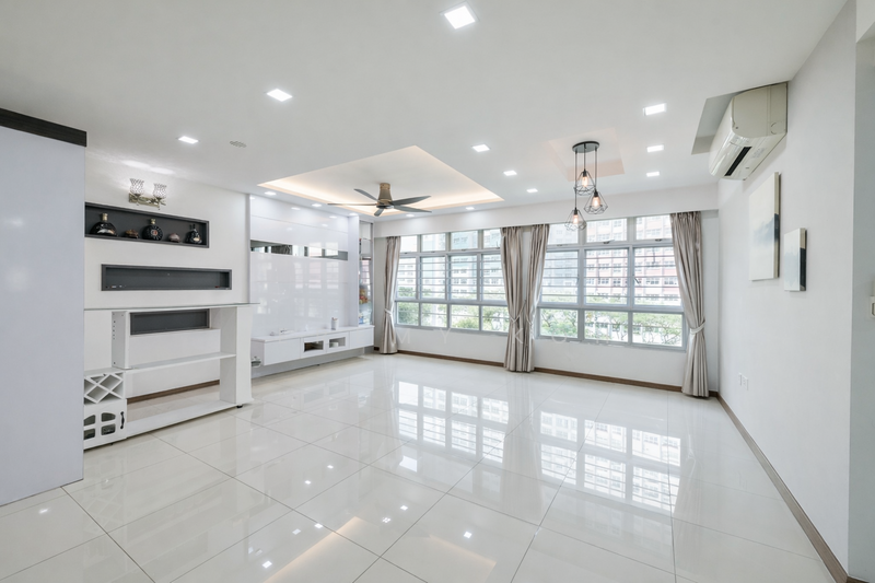 439B Bukit Batok West Avenue 8 HDB Flat For Sale at S$ 779,000 | PropertyGuru Singapore - Living Room
