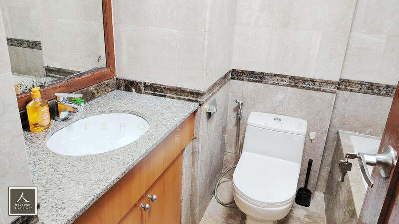 11-01 COMMON BATHROOM