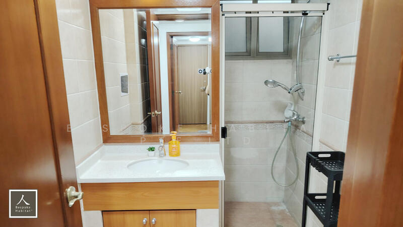 11-01 COMMON BATHROOM