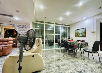 For Sale - 215 Pasir Ris Street 21