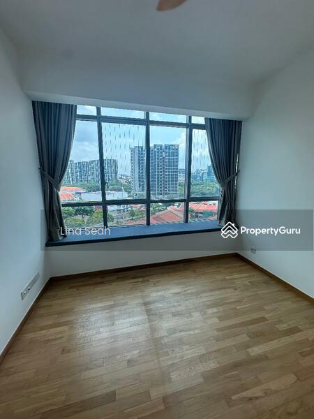 all 3 bedrooms with padded sitting view