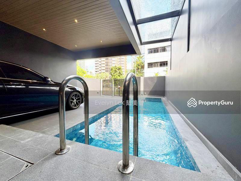 Parks 2 cars. Sheltered lap pool