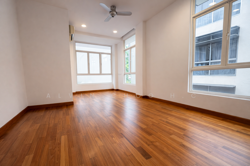 3.5 Storey Corner Terrace! With Great Amenities! Near Various MRT Train Stations & Shopping Malls! Corner Terrace For Sale at S$ 6,500,000 | PropertyGuru Singapore - Interior