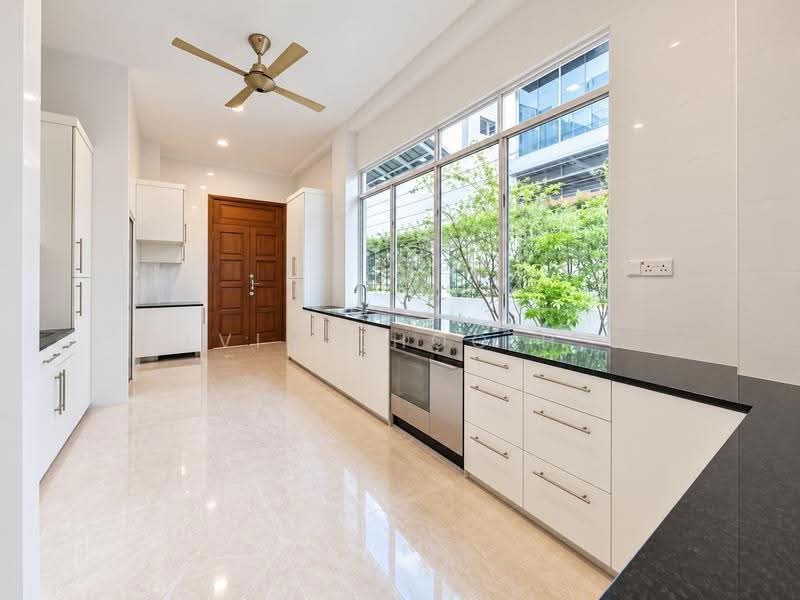 3.5 Storey Corner Terrace! With Great Amenities! Near Various MRT Train Stations & Shopping Malls!, Lor 1 Realty Park, Hougang / Punggol / Sengkang, 6 Bedrooms, 5,524 sqft, Corner Terrace For Sale, by Alvin Choo H.C, 60139276 - Kitchen - PropertyGuru.com.sg