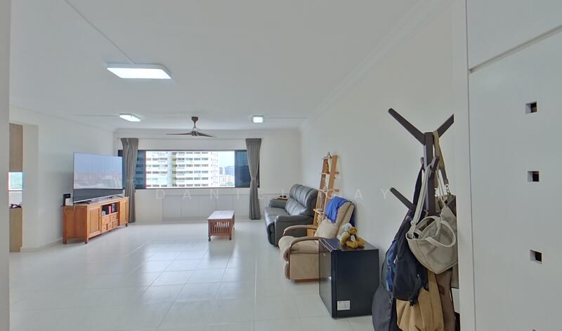 Spacious and bright living & dining area