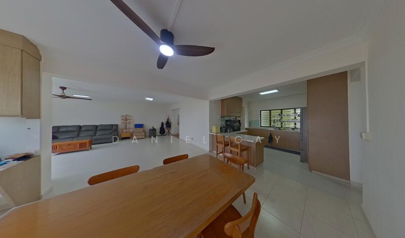 Spacious and bright living & dining area