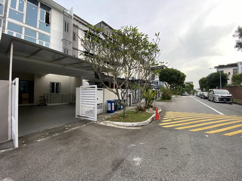 Wak Hassan Drive, Wak Hassan Drive, 5 Bedrooms, 1,922 sqft, Terraced House For Sale, by K Ravin, 60139821 - PropertyGuru.com.sg