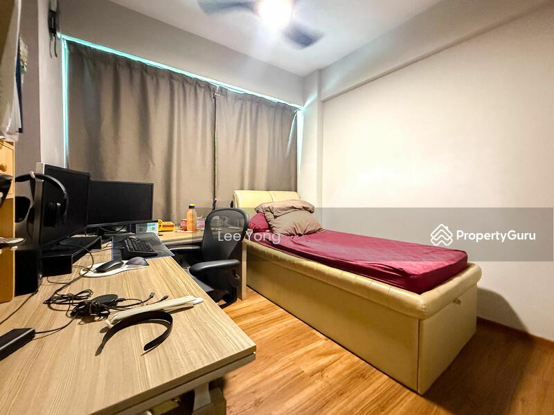 For Sale - 3 storeys, 6 bed 5 bath Penthouse, Roof Terrace, walk to mrt