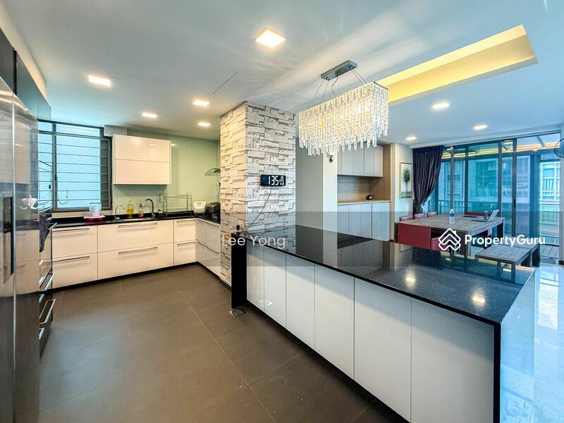 For Sale - 3 storeys, 6 bed 5 bath Penthouse, Roof Terrace, walk to mrt