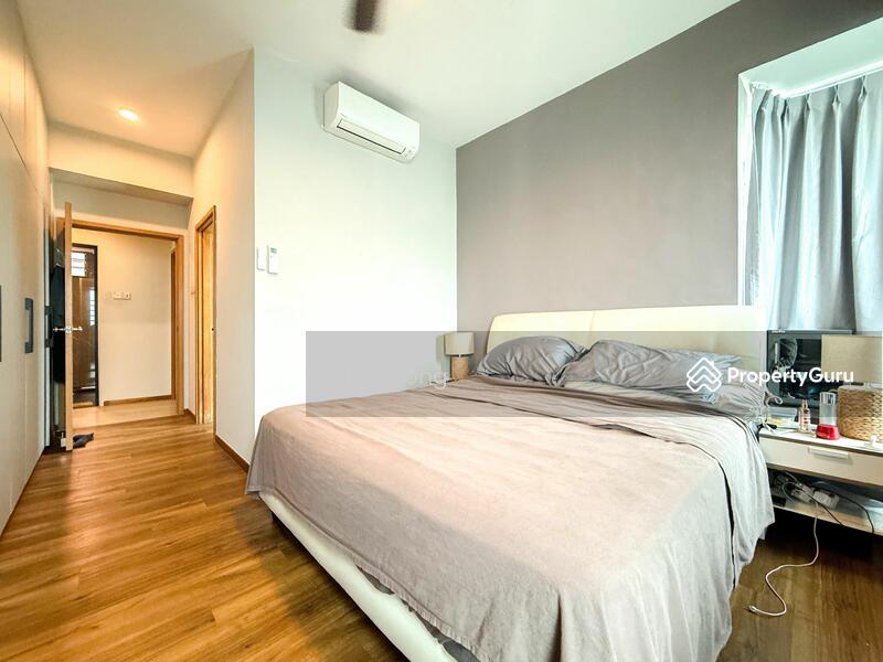 For Sale - 3 storeys, 6 bed 5 bath Penthouse, Roof Terrace, walk to mrt