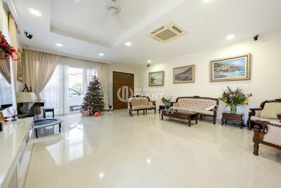 For Sale - ❤️GIANT⚡️Kembangan Estate 2 Storey Semi D with Huge Squarish Land