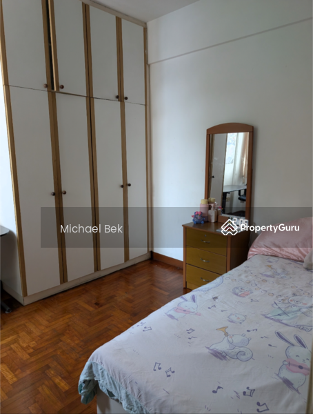 Child Bedroom with Build-in Cabinet 