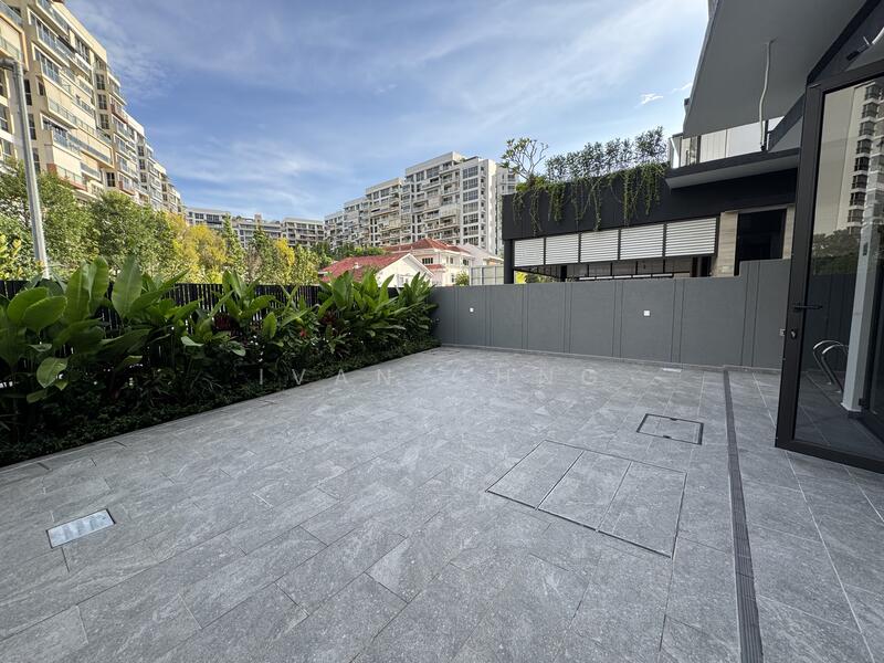 Spacious spacious Yard