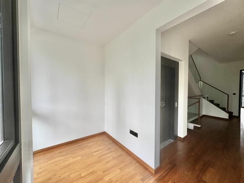 Common Area/Reading Nook/Gaming Space?