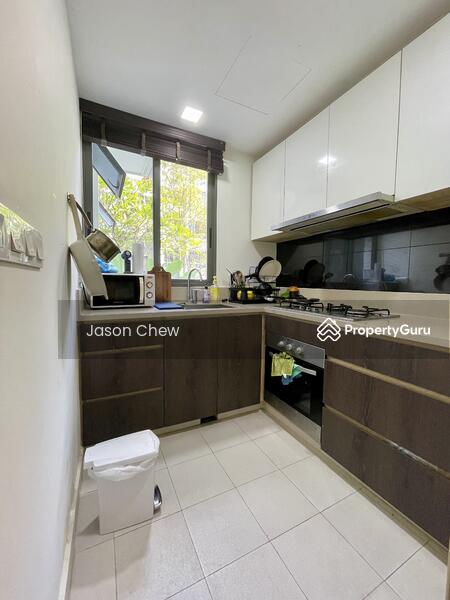 Bright Spacious Kitchen