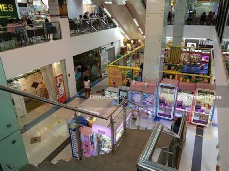 Bukit Timah Shopping Centre, 170 Upper Bukit Timah Road, Clementi Park / Upper Bukit Timah, 226 sqft, Mall Shop For Sale, by Richard Koh, 60140934 - Hallway - CommercialGuru.com.sg
