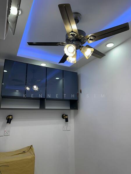 All 4 Studio has fan and Aircon 