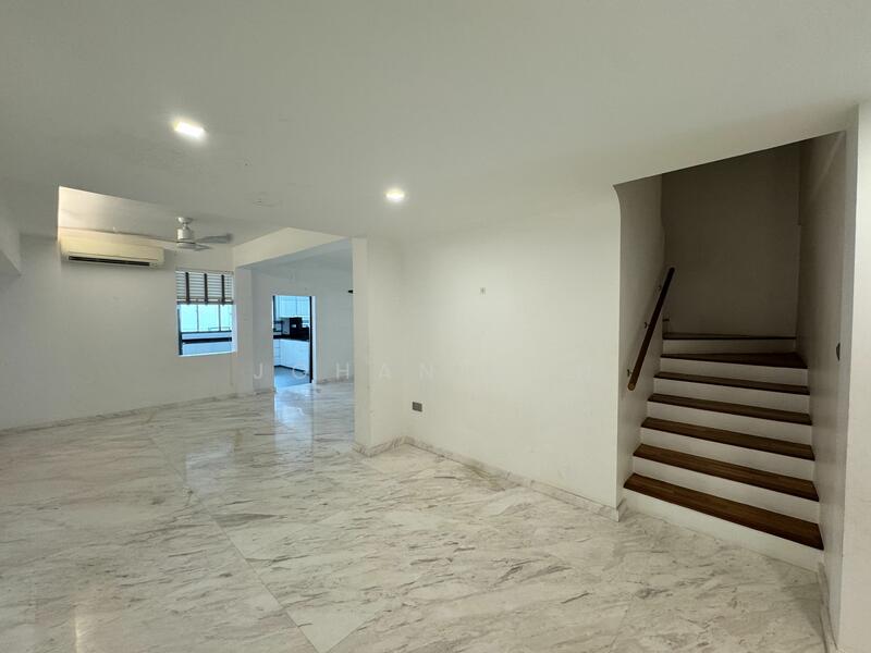 For Rent - ⭐️Move in ready ⭐️Renovated 2.5 storey terrace ⭐️