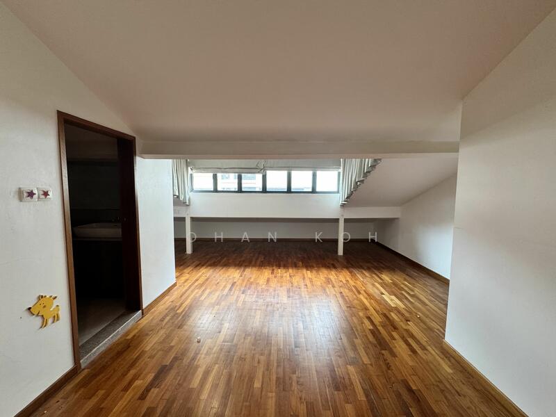 For Rent - ⭐️Move in ready ⭐️Renovated 2.5 storey terrace ⭐️