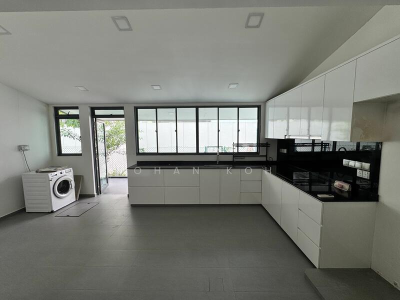 For Rent - ⭐️Move in ready ⭐️Renovated 2.5 storey terrace ⭐️