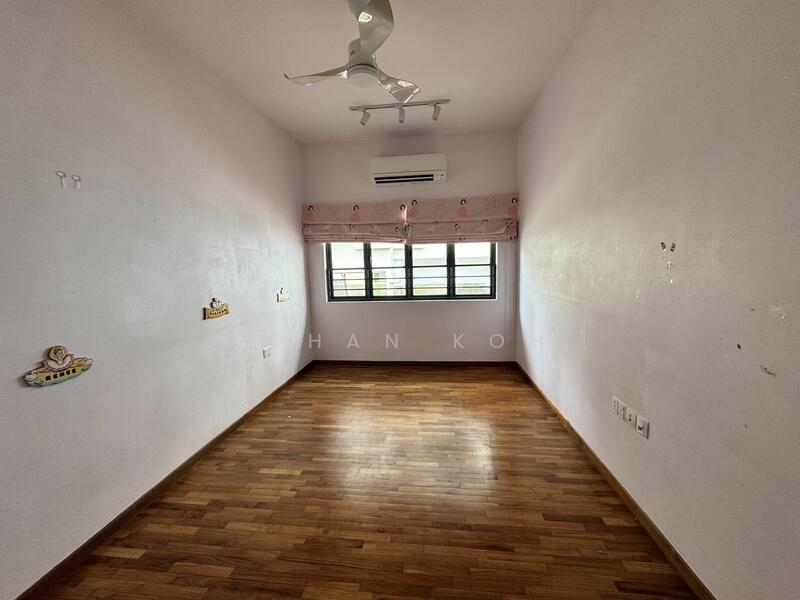 For Rent - ⭐️Move in ready ⭐️Renovated 2.5 storey terrace ⭐️