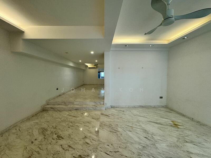 For Rent - ⭐️Move in ready ⭐️Renovated 2.5 storey terrace ⭐️