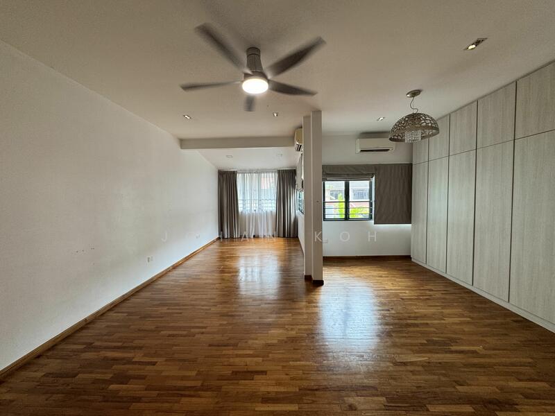 For Rent - ⭐️Move in ready ⭐️Renovated 2.5 storey terrace ⭐️