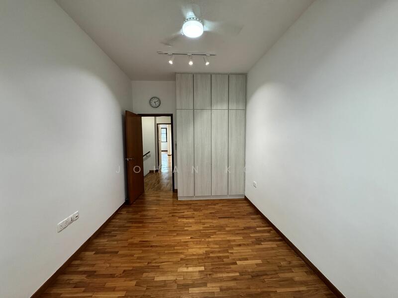 For Rent - ⭐️Move in ready ⭐️Renovated 2.5 storey terrace ⭐️