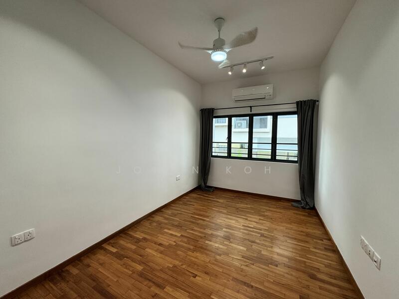 For Rent - ⭐️Move in ready ⭐️Renovated 2.5 storey terrace ⭐️