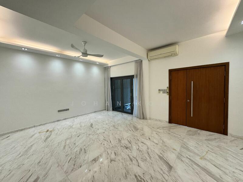 For Rent - ⭐️Move in ready ⭐️Renovated 2.5 storey terrace ⭐️