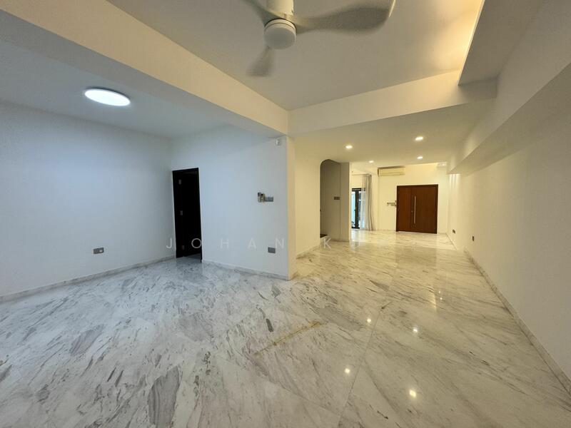 For Rent - ⭐️Move in ready ⭐️Renovated 2.5 storey terrace ⭐️