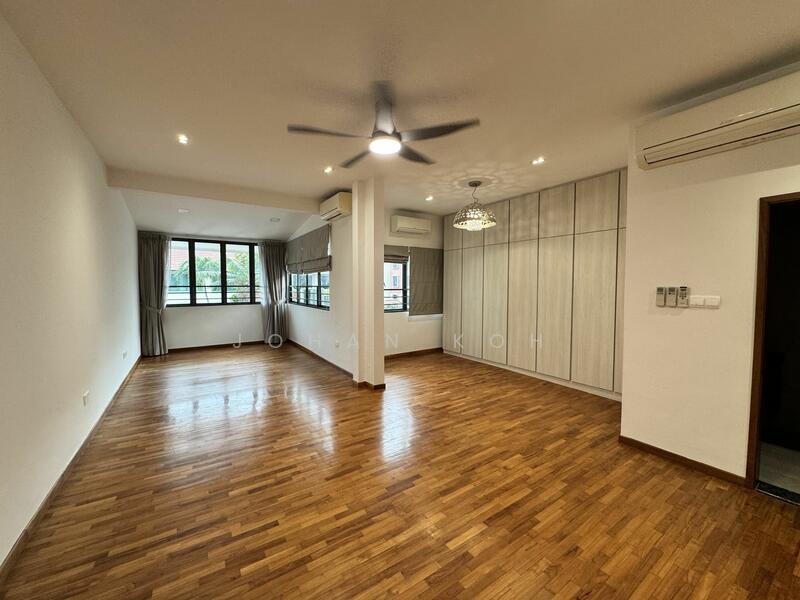 For Rent - ⭐️Move in ready ⭐️Renovated 2.5 storey terrace ⭐️