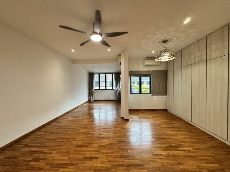 For Rent - ⭐️Move in ready ⭐️Renovated 2.5 storey terrace ⭐️