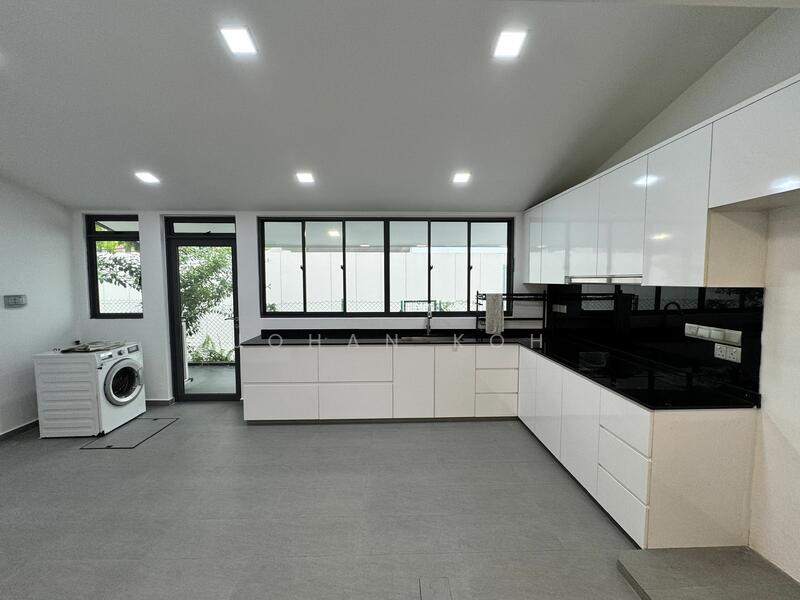 For Rent - ⭐️Move in ready ⭐️Renovated 2.5 storey terrace ⭐️