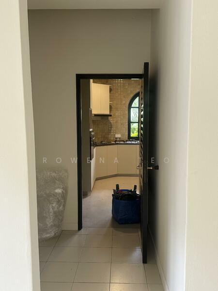 Leading to kitchen 