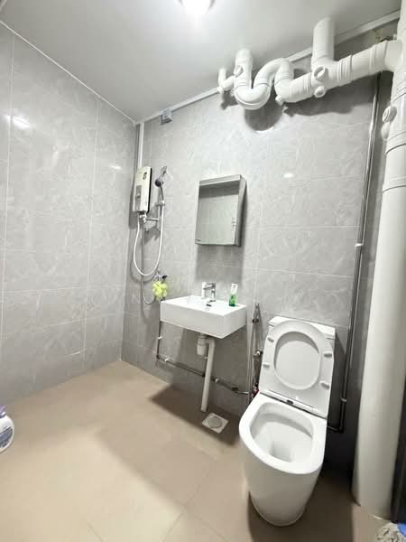 810 Jurong West Street 81, 810 Jurong West Street 81, 4 Bedrooms, 1,377 sqft, HDB Flat For Sale, by Kenny Chai, 60142016 - Bathroom - PropertyGuru.com.sg